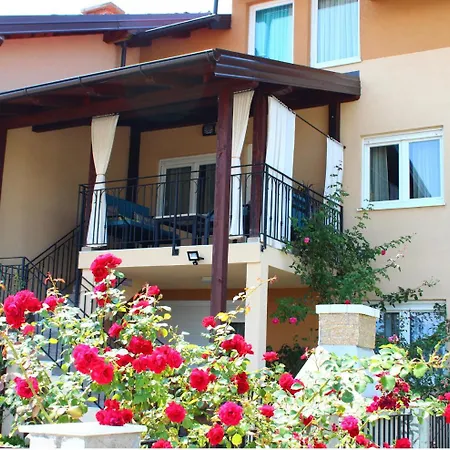 펜션 Olad Riverview Townhouse 사라예보